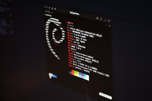 Debian screen in dark mode